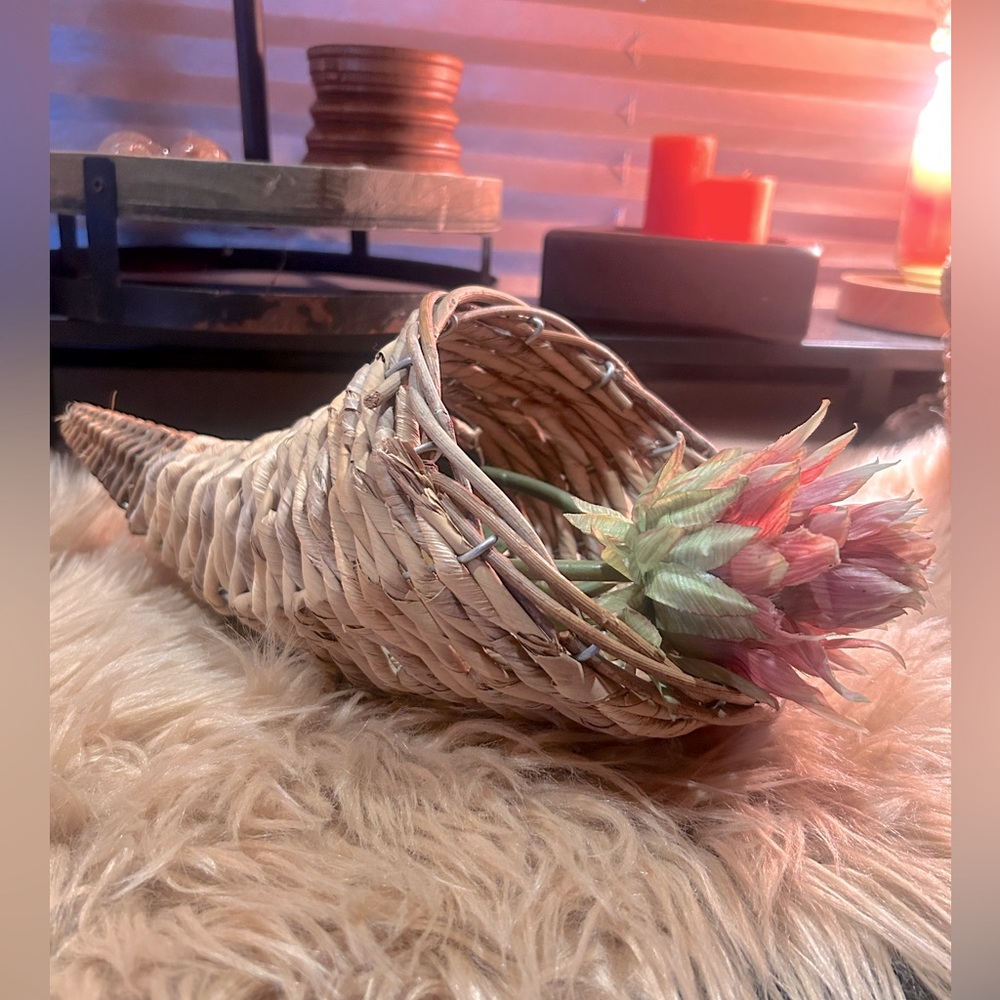 Wicker cornucopia 12” metal reinforced
